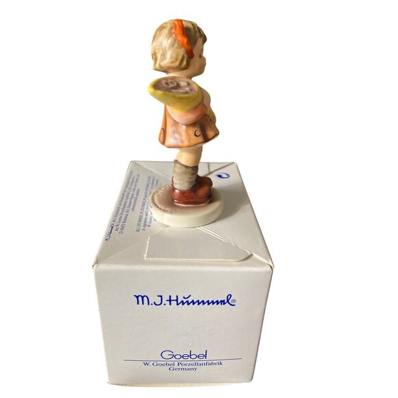 Hummel Goebel A Sweet Offering 549/3/0 With a Hummel Box - Picture 4 of 5